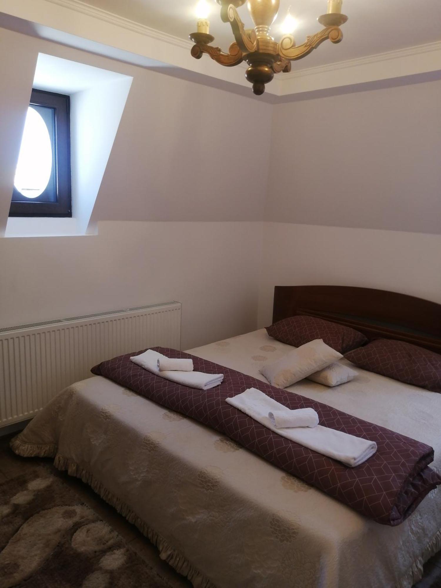 Casa Continentelor Ξενοδοχείο Cimpulung Εξωτερικό φωτογραφία