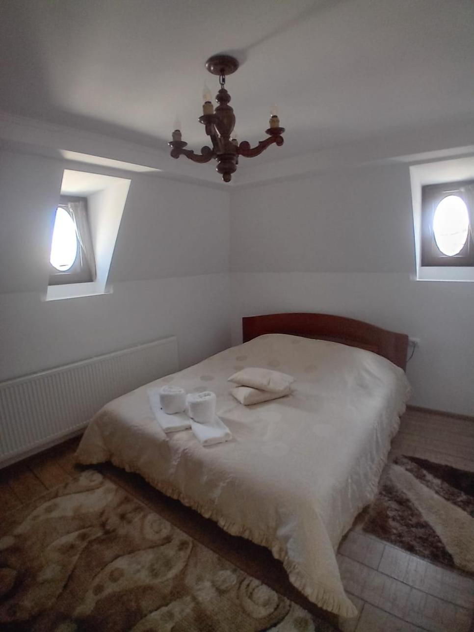 Casa Continentelor Ξενοδοχείο Cimpulung Εξωτερικό φωτογραφία
